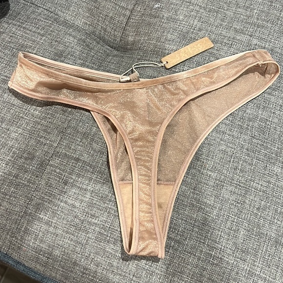 Skims Ultra FineMesh thong - Picture 2 of 5